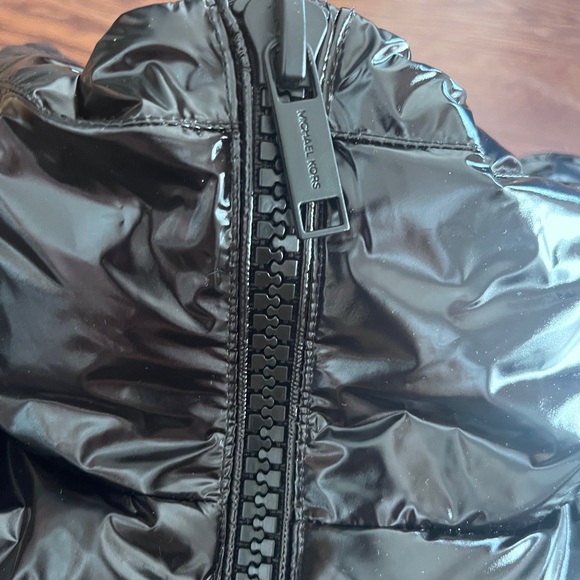 Michael Kors Shiny Black Puffer Jacket
Nylon Ciré Puffer Jacket size small new - Picture 6 of 8